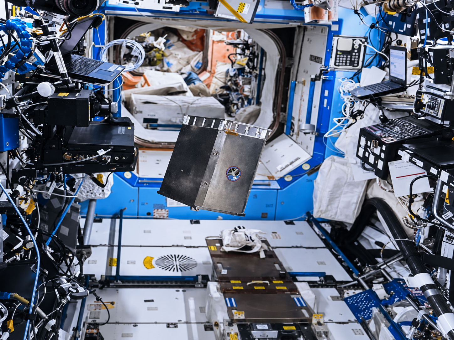 yuri-sciencetaxi-biospin-on-iss_web.jpg